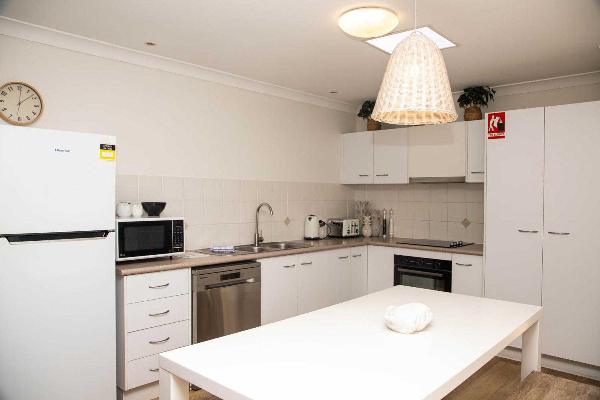 ביירון ביי Byron Lakeside Holiday Apartments מראה חיצוני תמונה